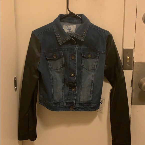 Jean jacket with faux leather sleeves - Picture 1 of 4